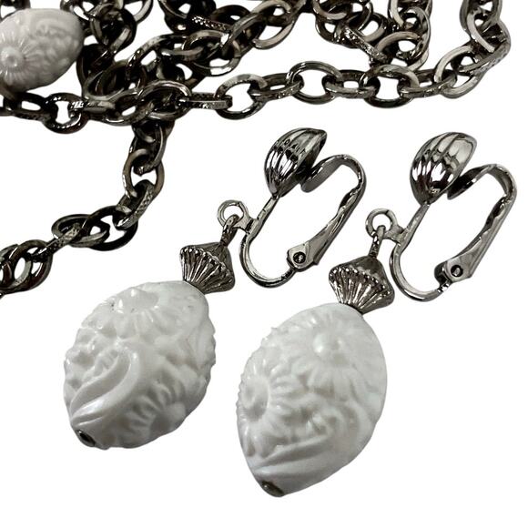 Vintage 1960s Signed Sarah Coventry Necklace Earrings Set White Resin Bead Mod - Picture 3 of 12